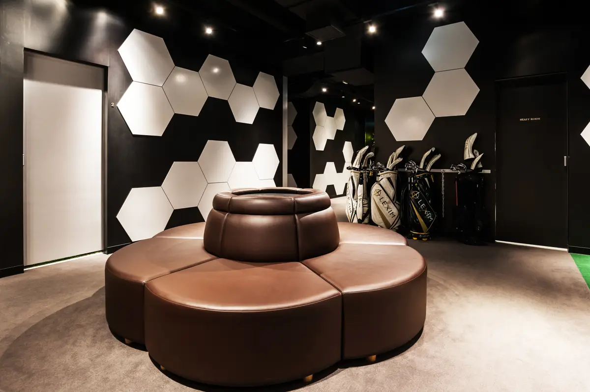 RIZAP GOLF 川崎店の待合スペース